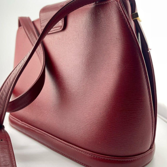 ❤️Valentino Garavani Red Leather Crossbody - Picture 2 of 9